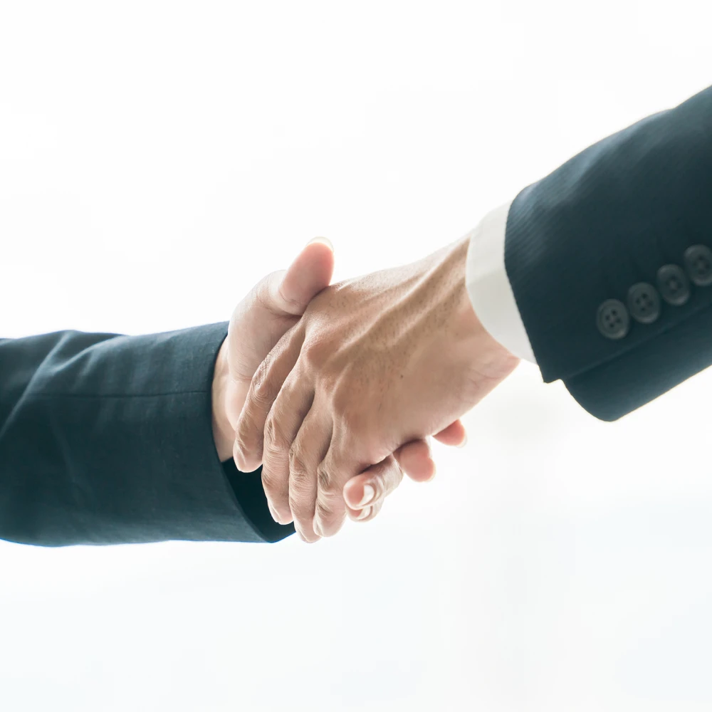 握手している写真