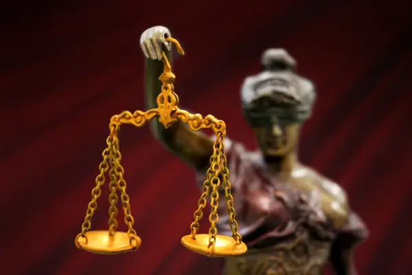 テミス像と天秤